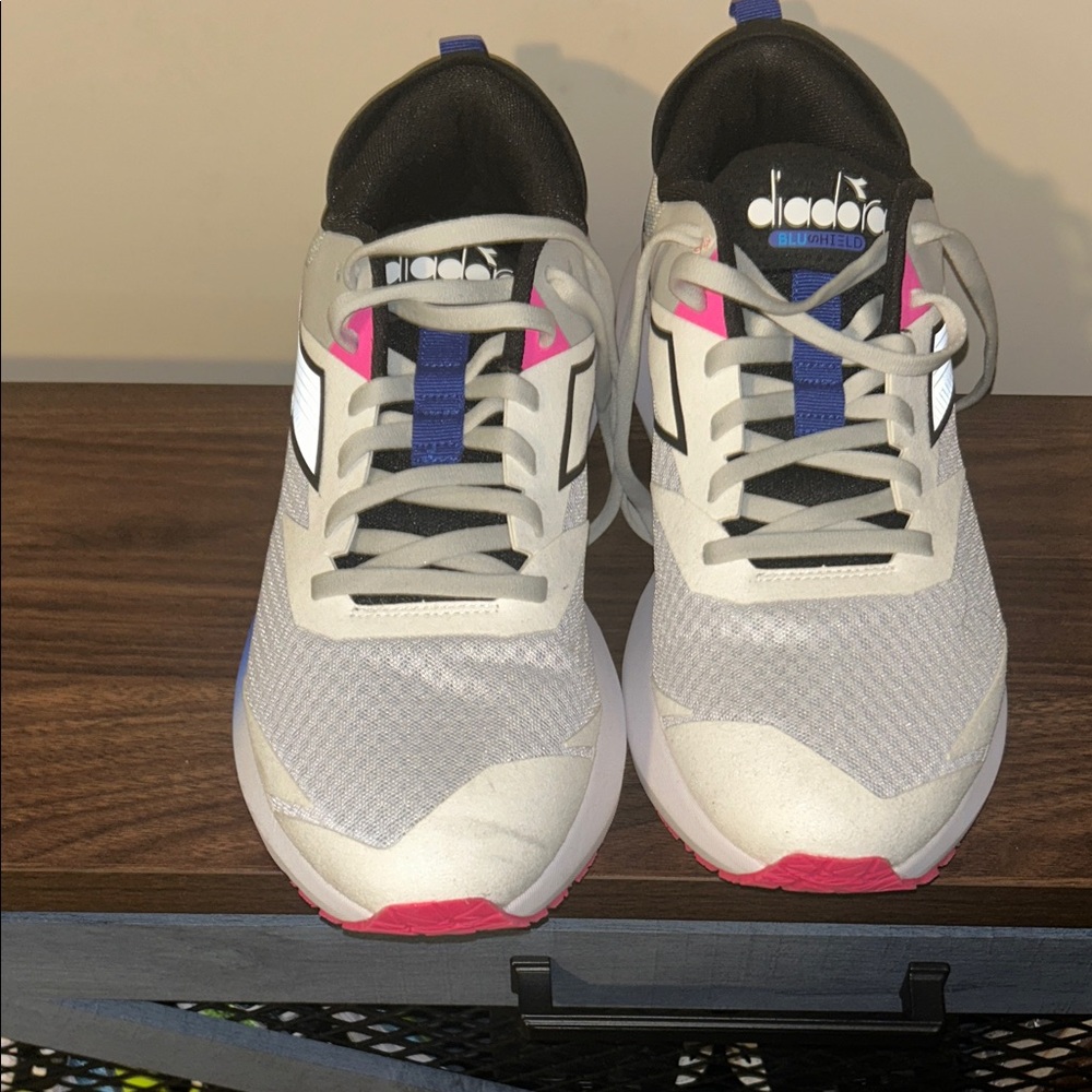 DIADORA MYTHOS BLUSHIELD VIGORE 3 Running Shoes EUC~SIZE 13 - Picture 2 of 12